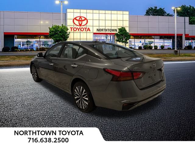 Used 2024 Nissan Altima 2.5 SV image 3