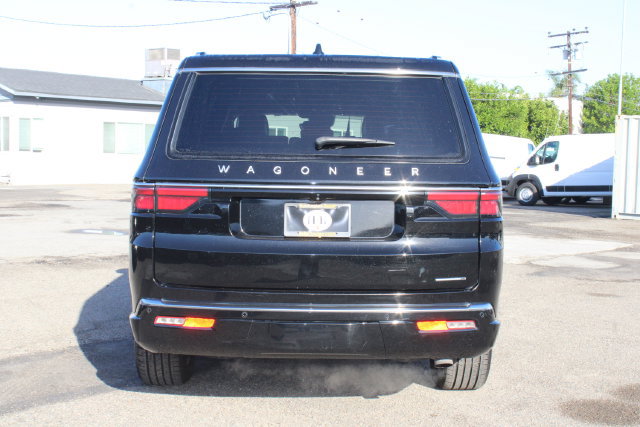 Used 2024 Jeep Wagoneer L Series II AWD/4WD image 4