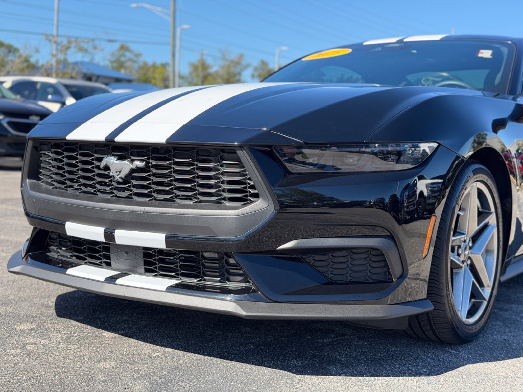 Used 2025 Ford Mustang Coupe RWD image 13