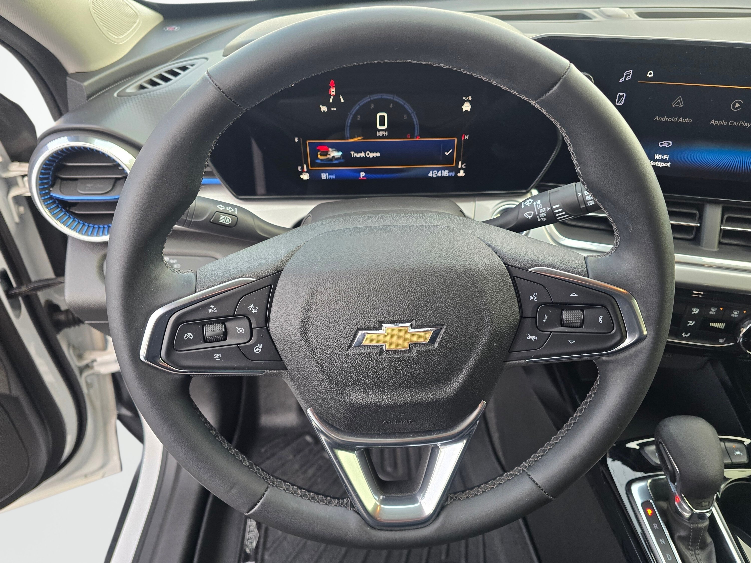 Used 2024 Chevrolet Trax LT w/ LT Convenience Package FWD image 13