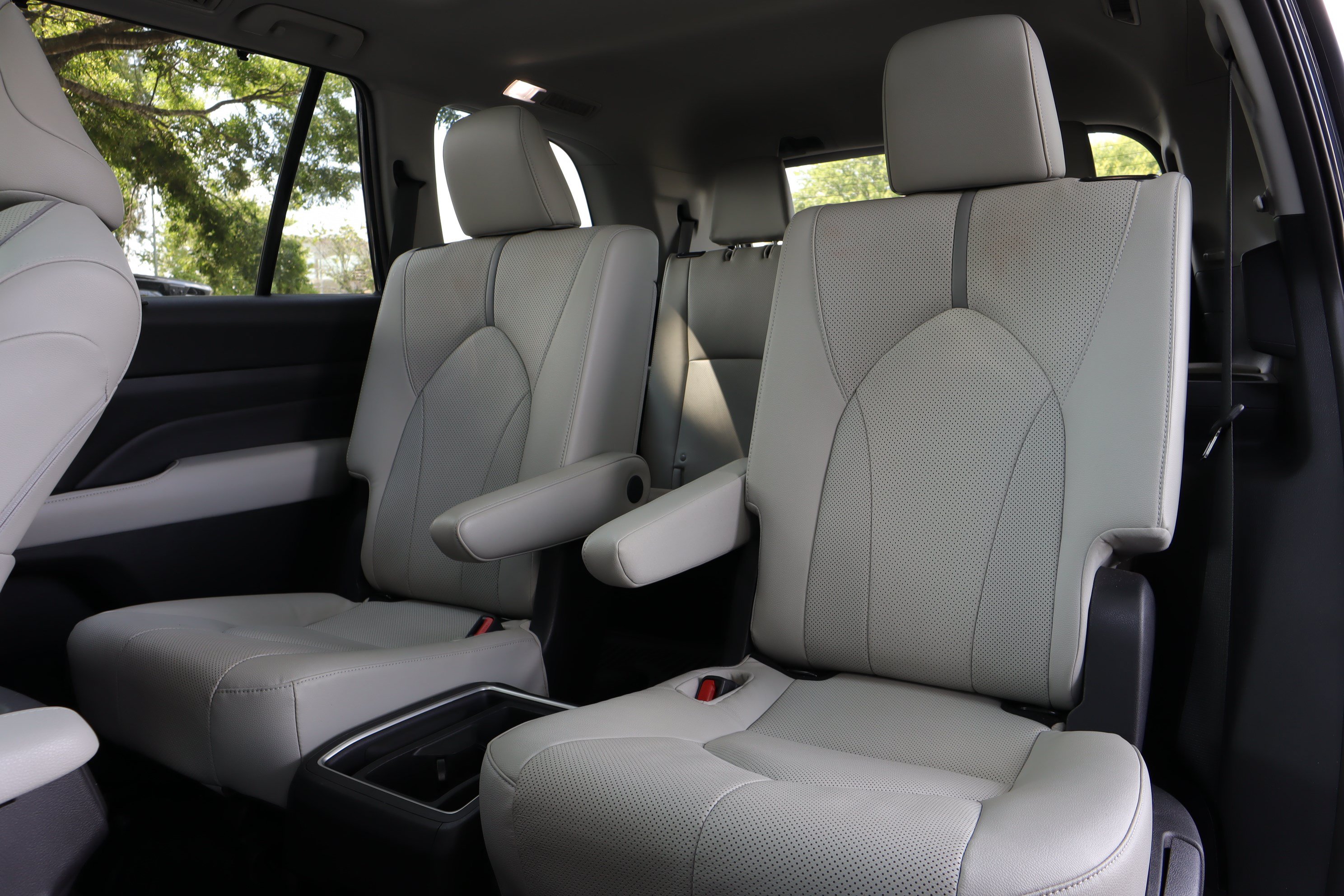 Used 2025 Toyota Grand Highlander AWD image 10