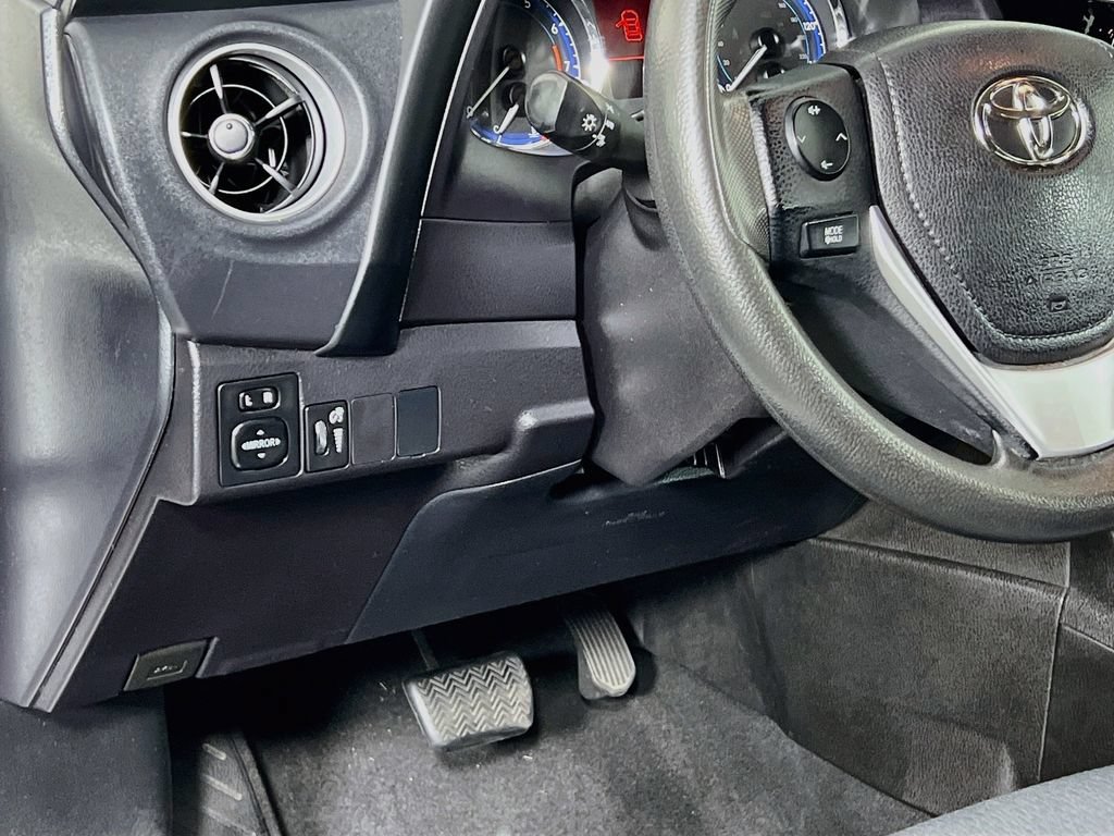 Used 2017 Toyota Corolla LE FWD image 12