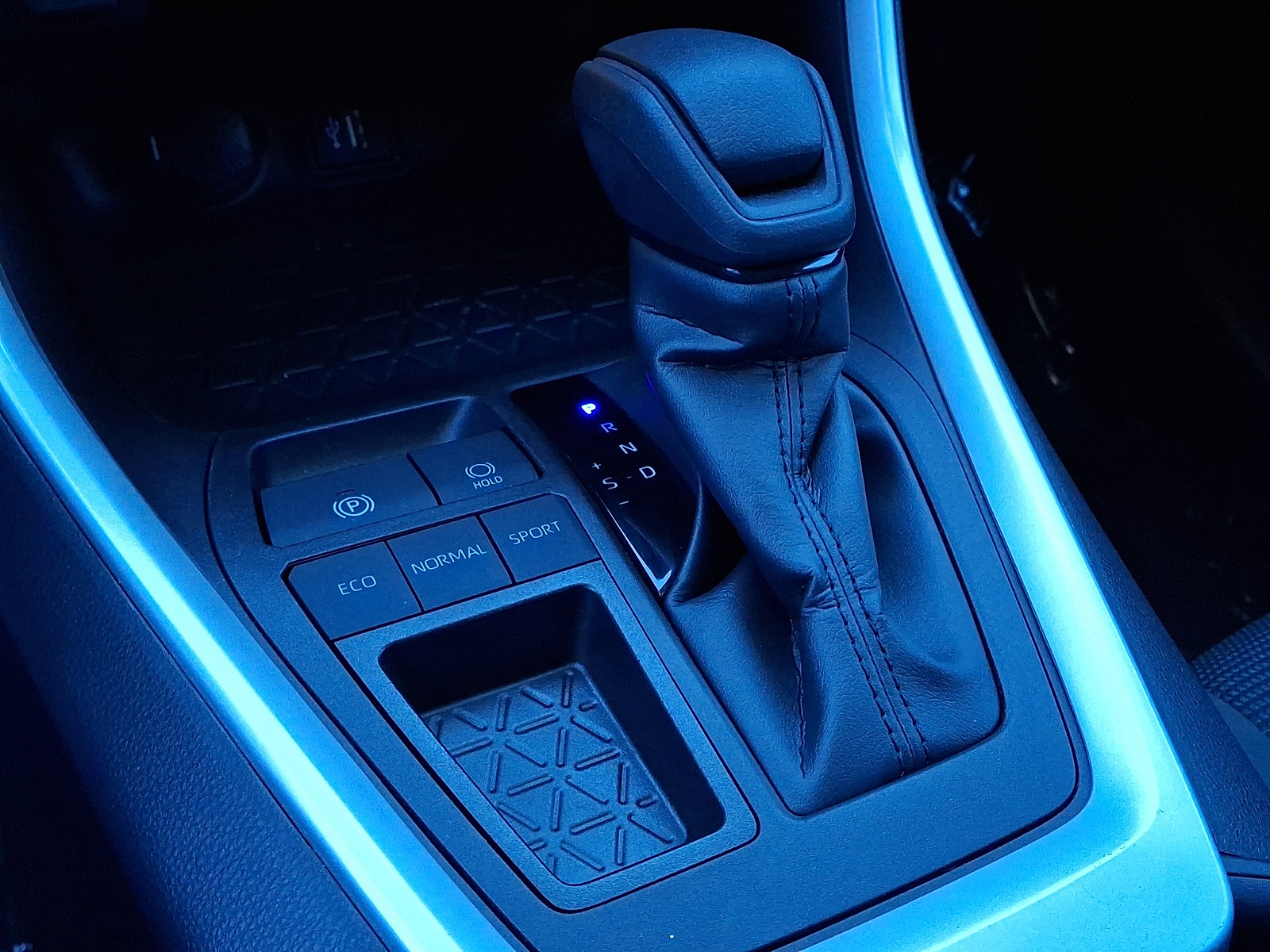 Used 2023 Toyota RAV4 LE image 17