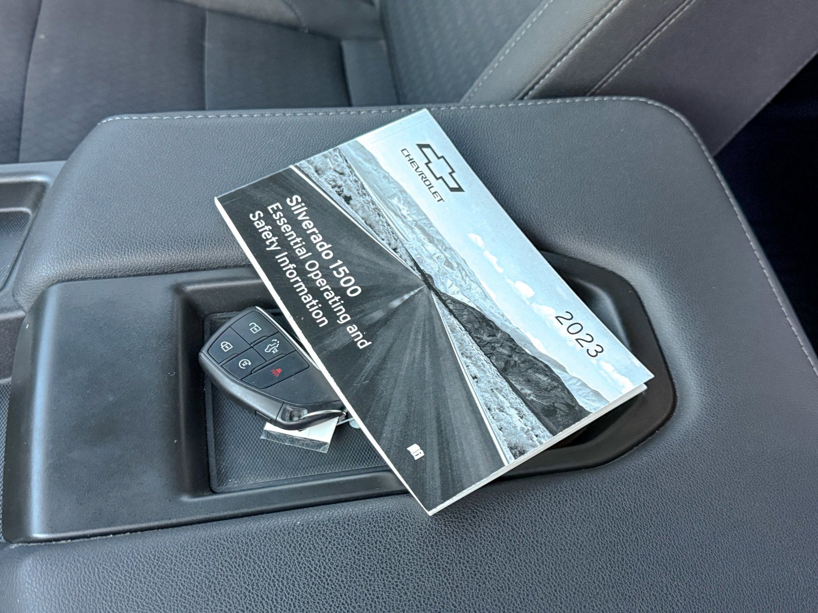 Used 2023 Chevrolet Silverado 1500 LT image 35