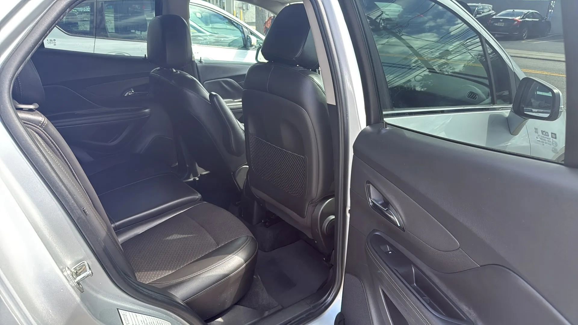 Used 2018 Buick Encore Preferred image 27