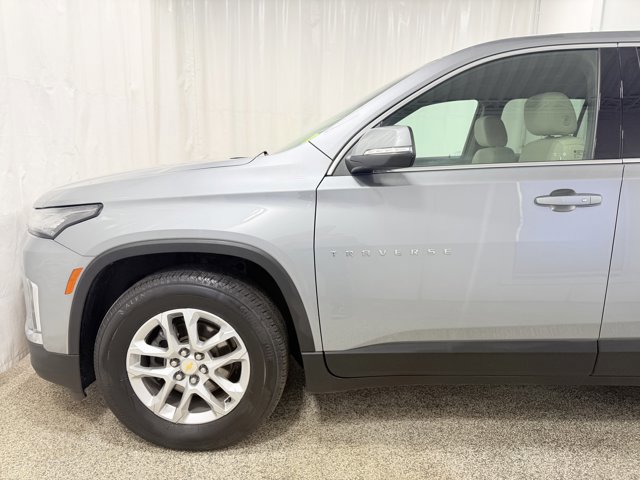 Used 2023 Chevrolet Traverse LS w/ Safety Package AWD/4WD image 4