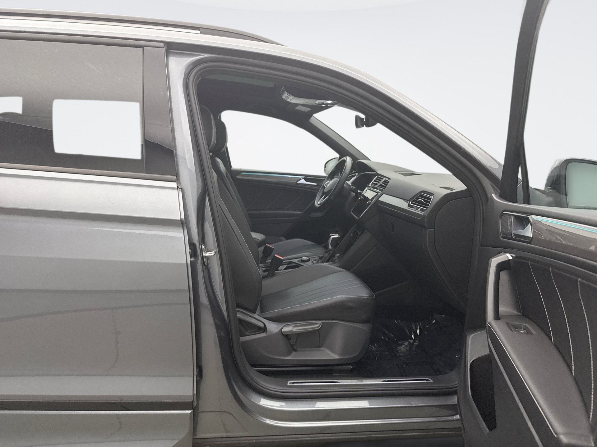 Used 2022 Volkswagen Tiguan SE R-Line AWD/4WD image 17