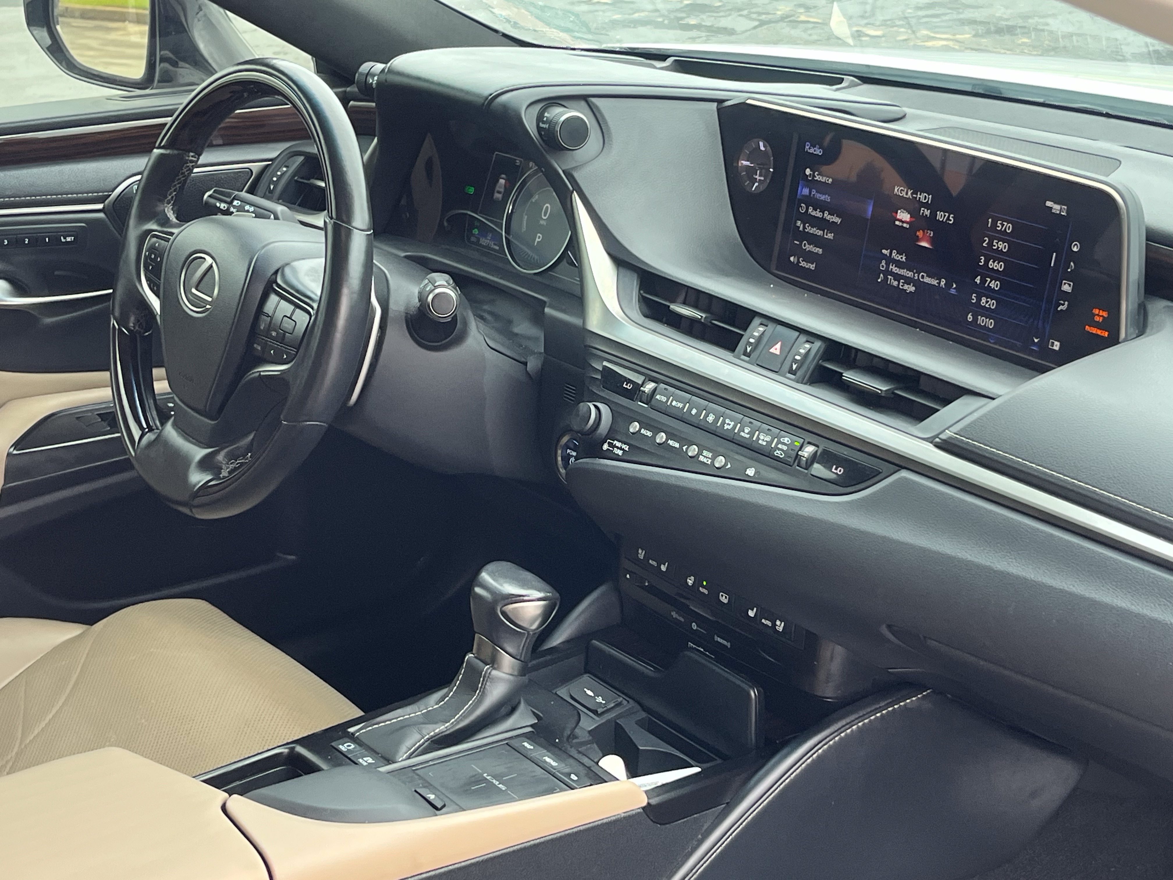 Used 2019 Lexus ES 300h Ultra Luxury w/ Accessory Package 2 FWD image 15