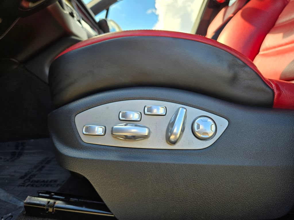 Used 2015 Porsche Macan Turbo AWD/4WD image 17