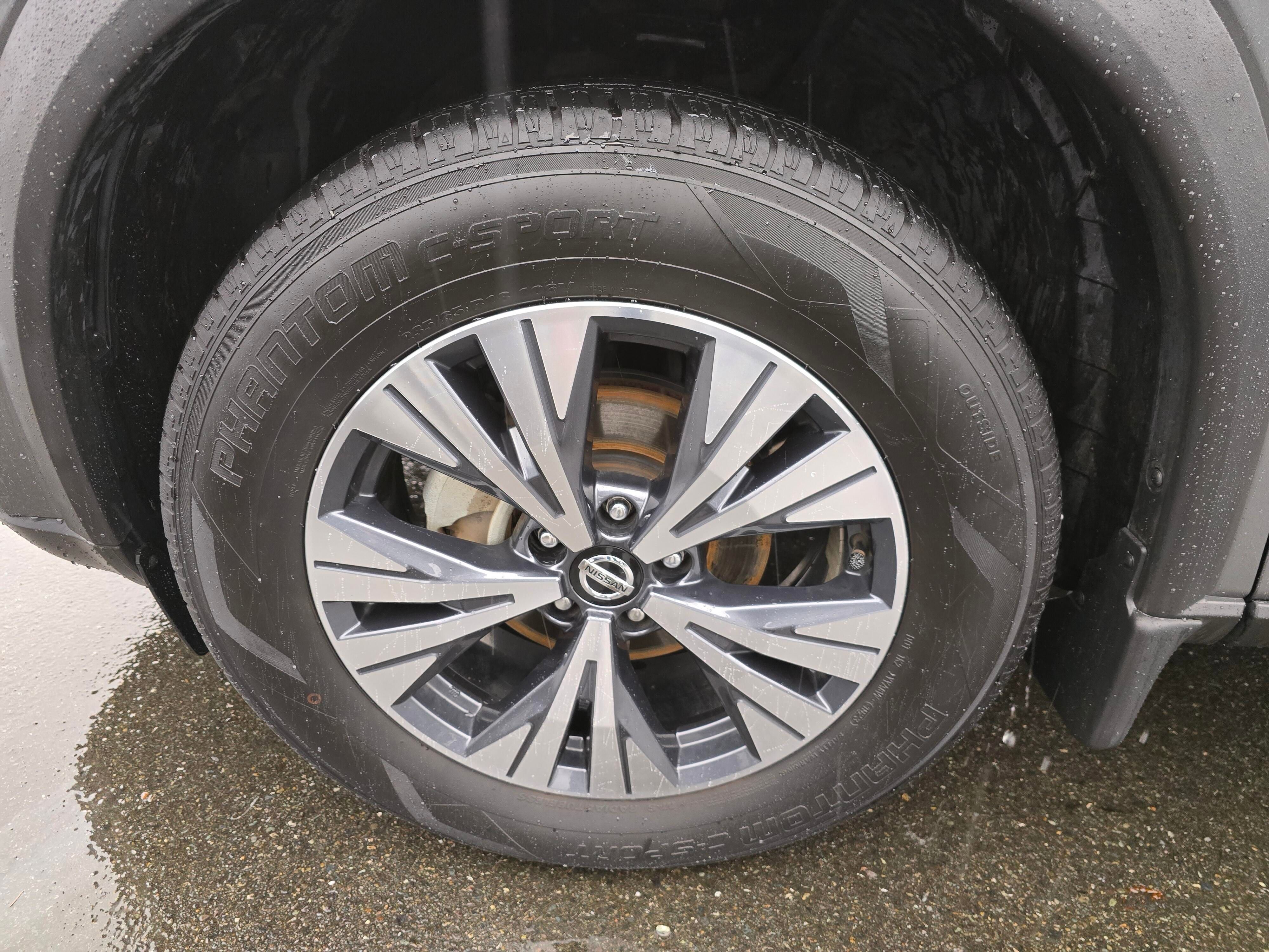 Used 2021 Nissan Rogue SV w/ Premium Package image 11