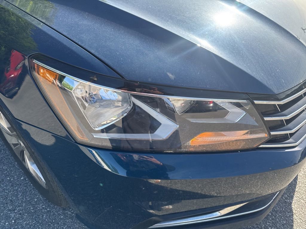 Used 2018 Volkswagen Passat 2.0T S FWD image 7