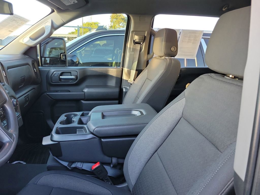 Used 2025 Chevrolet Silverado 2500 Custom w/ Custom Value Package image 9