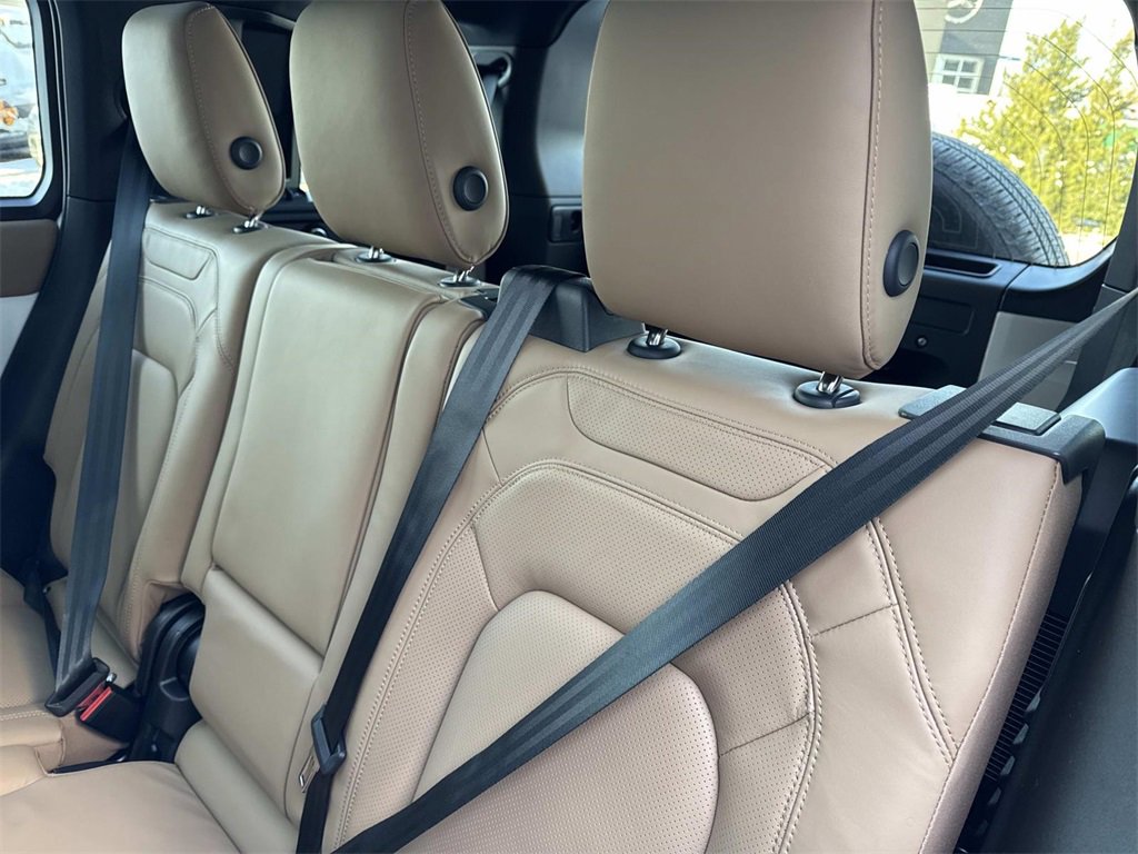 New 2026 Land Rover Defender 110 X-Dynamic SE image 13