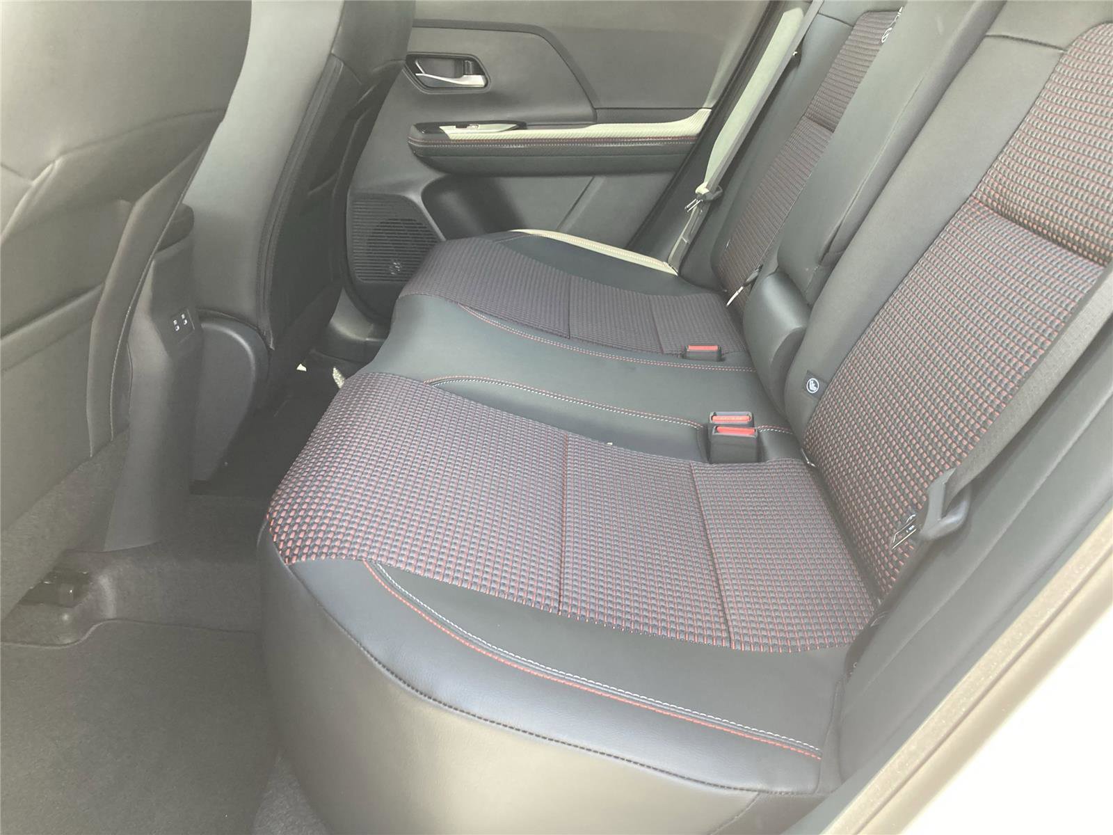 New 2025 Nissan Kicks SR image 29