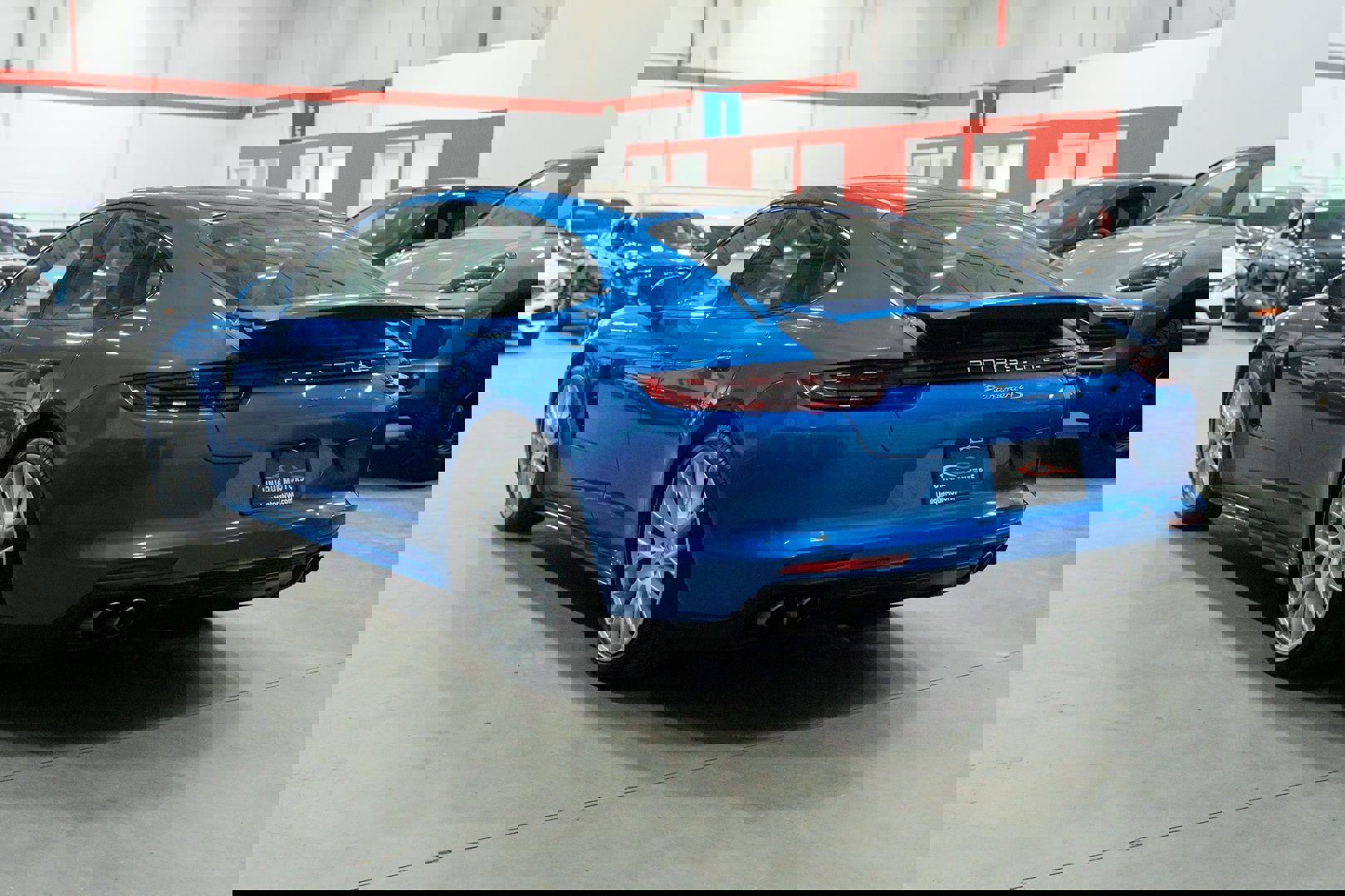 Used 2017 Porsche Panamera 4S image 4