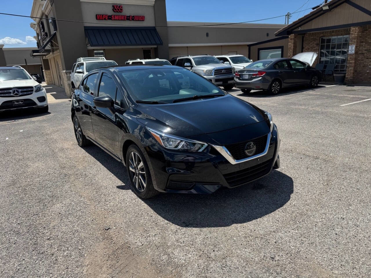 Used 2021 Nissan Versa SV image 3