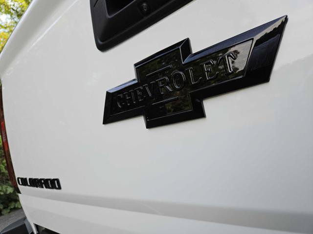 Used 2015 Chevrolet Colorado LT AWD/4WD image 16