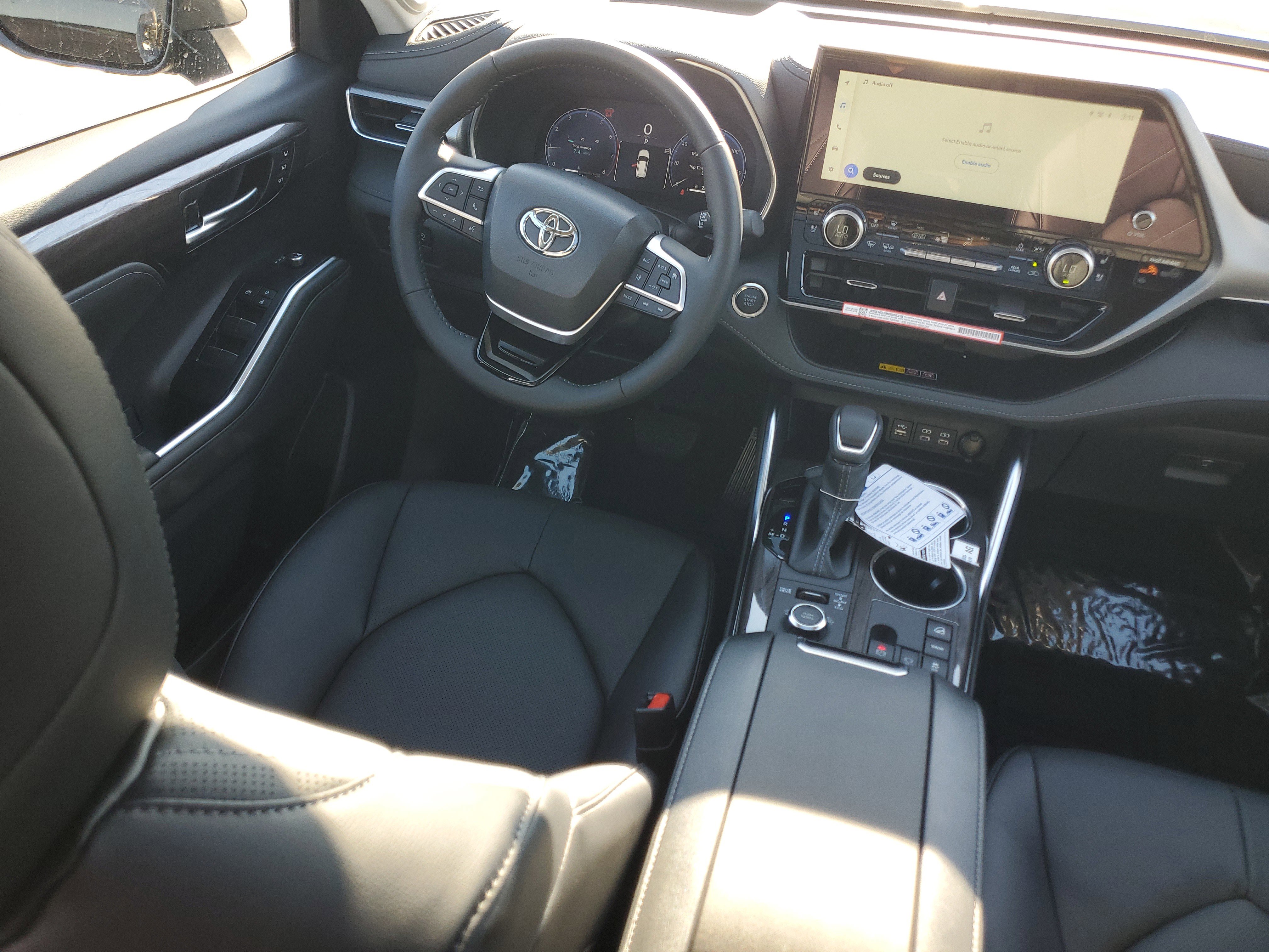 New 2025 Toyota Highlander Platinum image 18