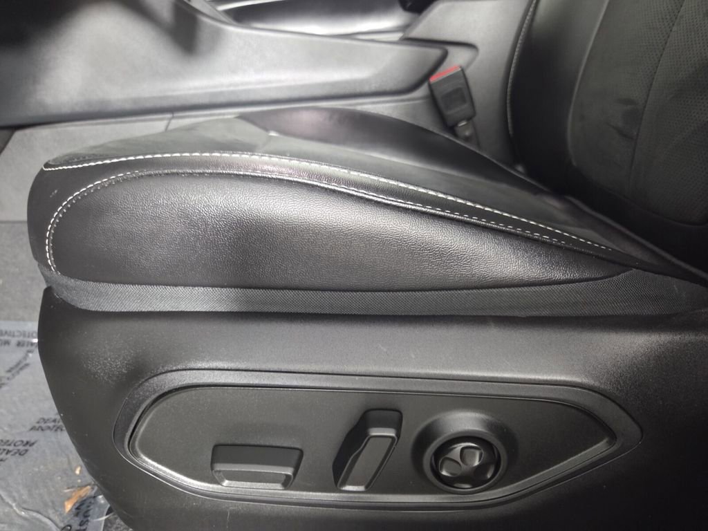 Certified 2025 Jeep Grand Cherokee Altitude image 14