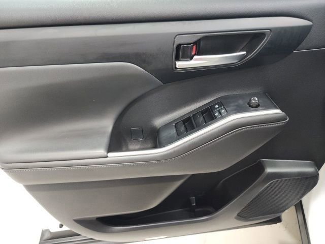 Used 2022 Toyota Highlander XLE image 24