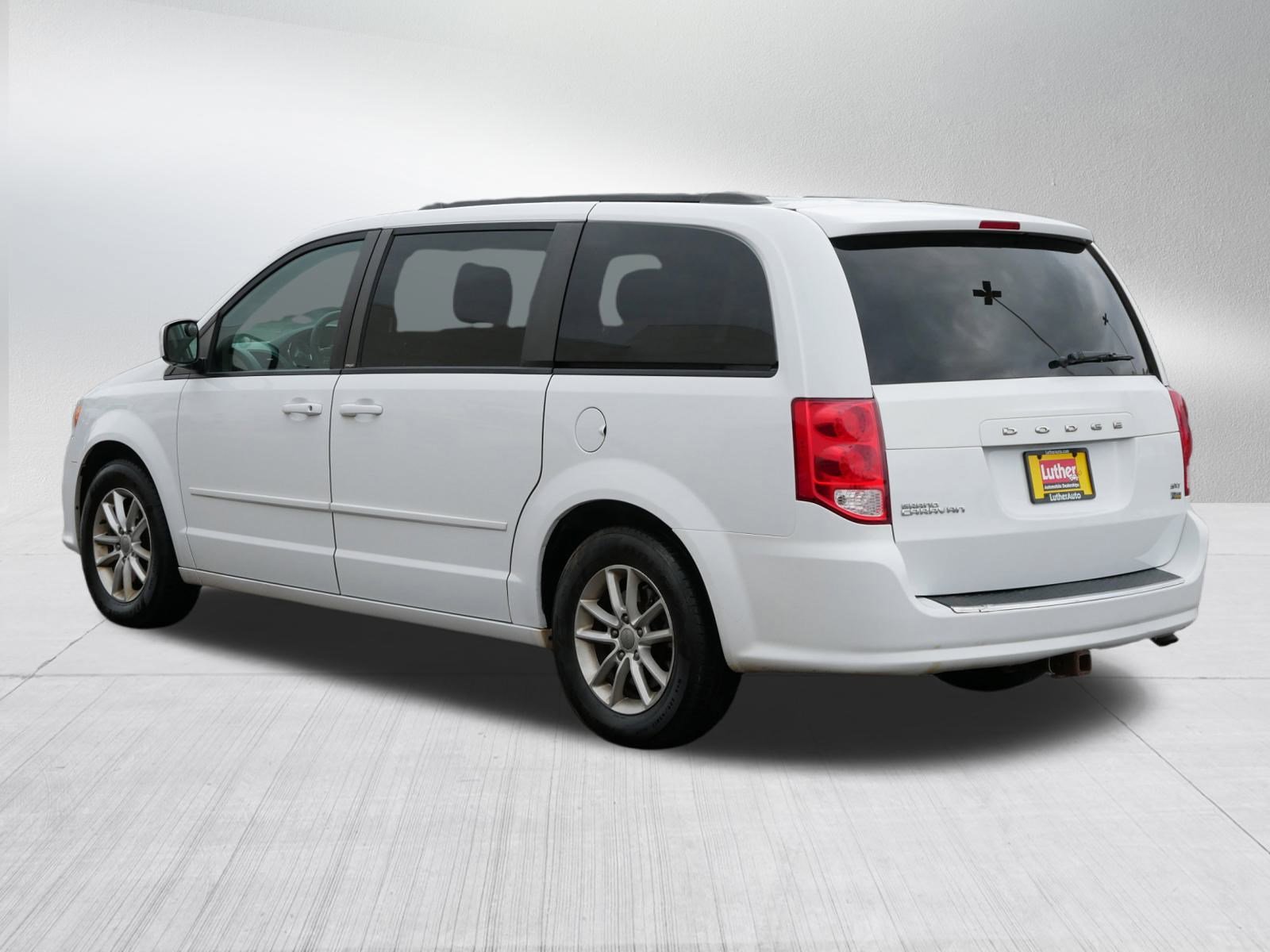Used 2014 Dodge Grand Caravan SXT image 3