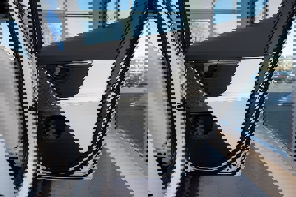 Used 2025 BMW 530i xDrive image 35