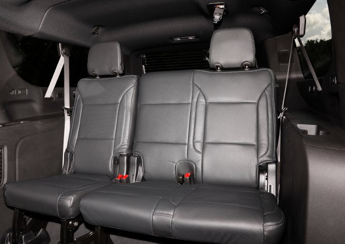 Used 2025 Chevrolet Suburban LS RWD image 21