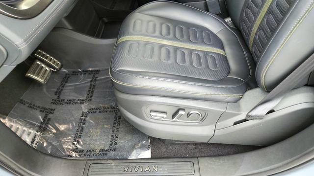 Used 2024 Rivian R1S Adventure image 38