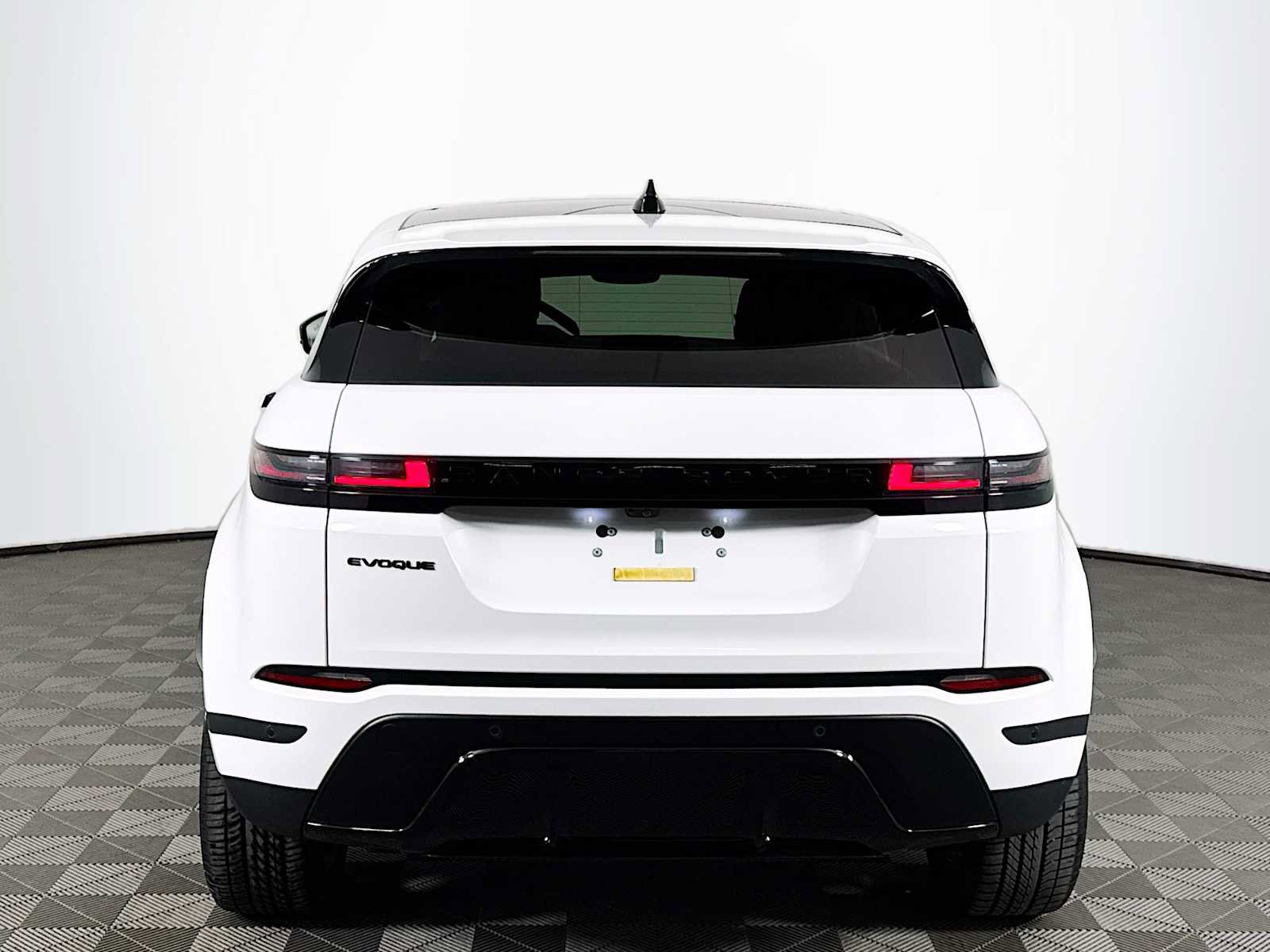 Used 2025 Land Rover Range Rover Evoque S image 6