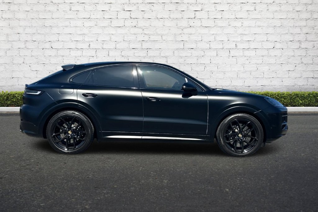 Used 2026 Porsche Cayenne GTS AWD/4WD image 3
