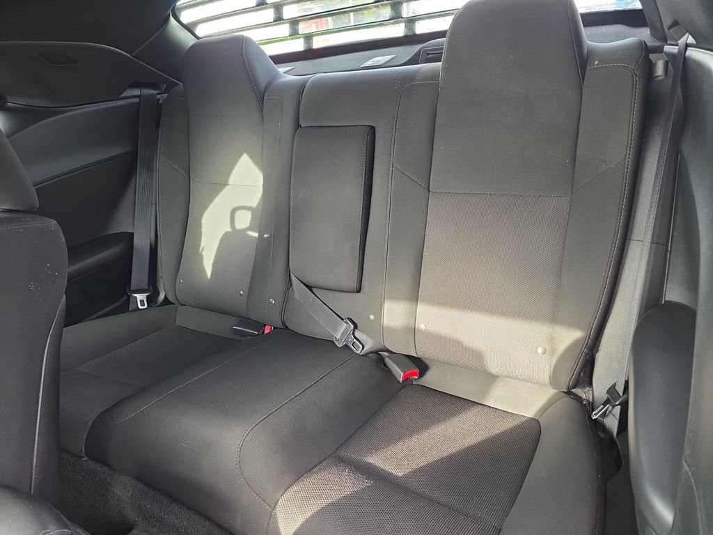 Used 2015 Dodge Challenger R/T RWD image 8