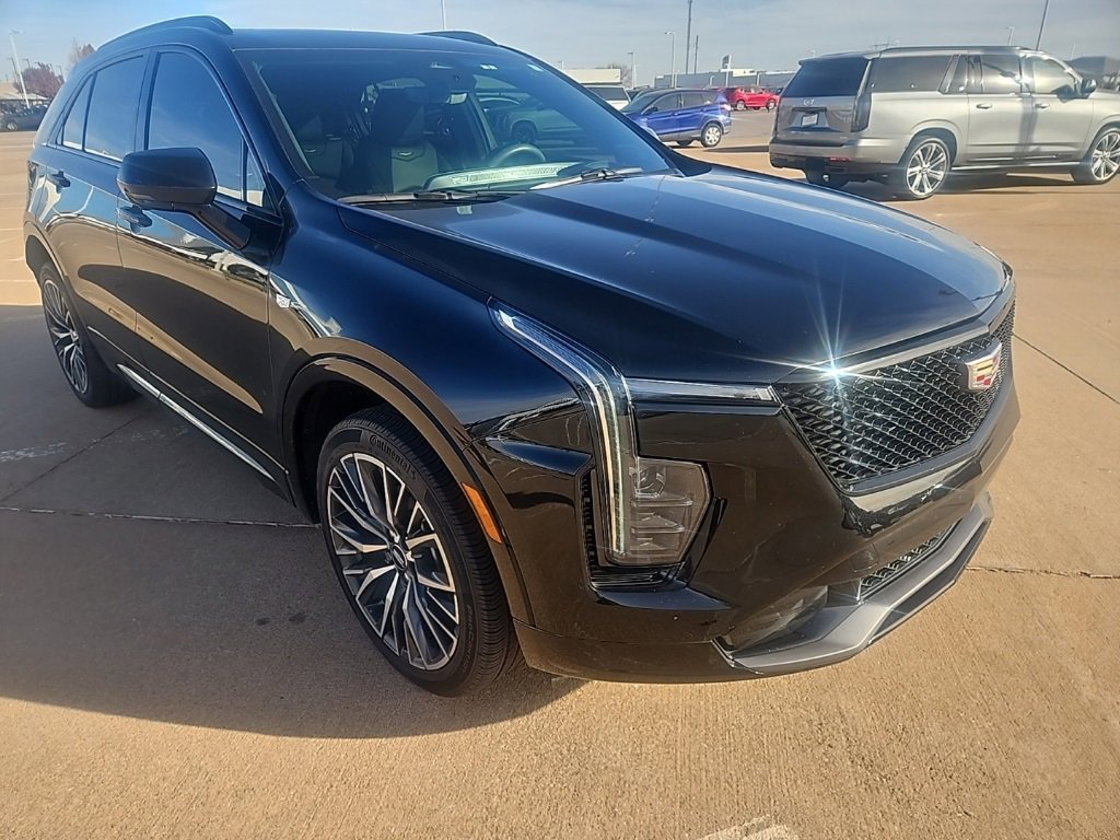 Used 2025 Cadillac XT4 Sport image 2