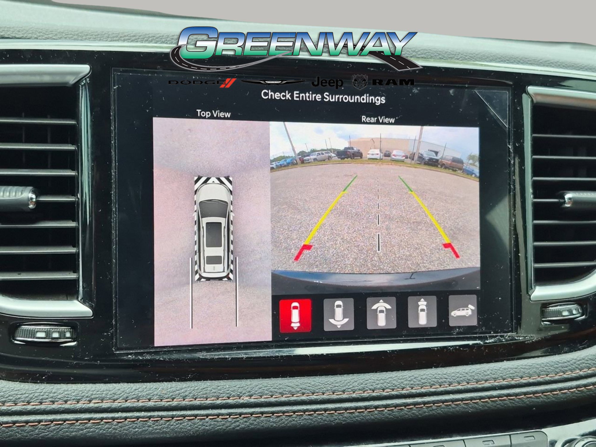 Used 2024 Chrysler Pacifica Pinnacle FWD image 21