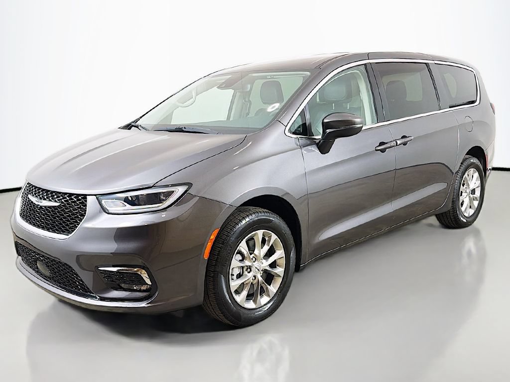 Used 2023 Chrysler Pacifica Touring-L AWD/4WD image 11