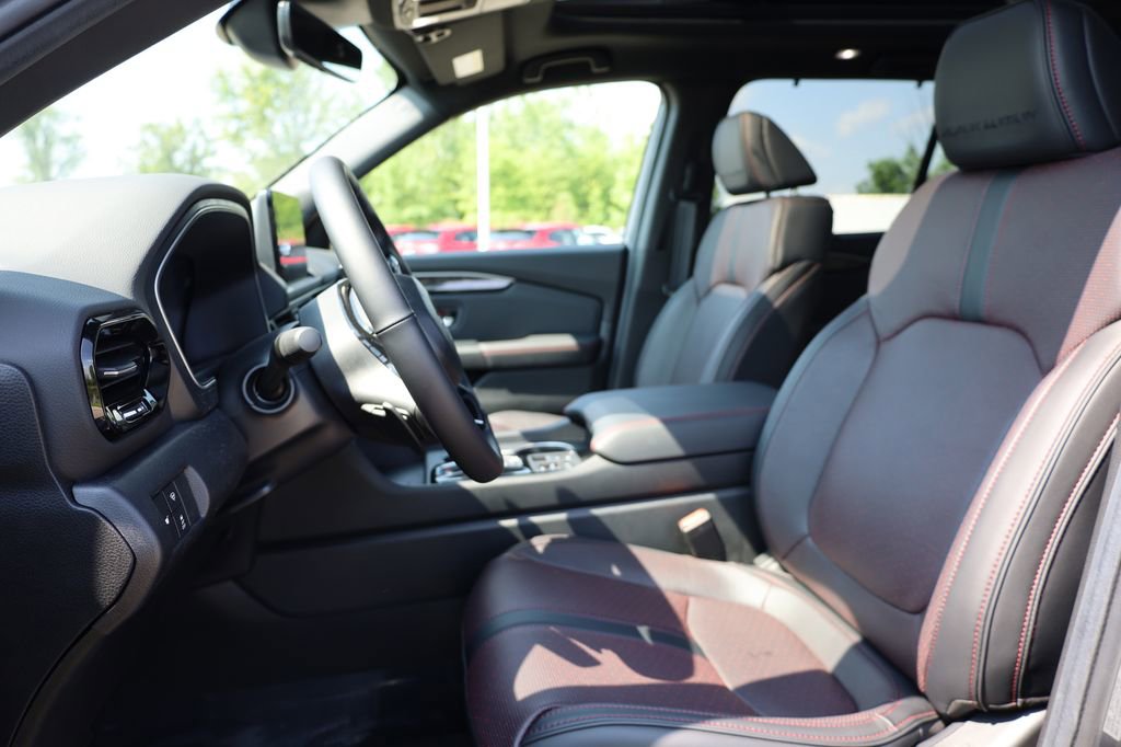 New 2025 Honda Pilot Black Edition image 12