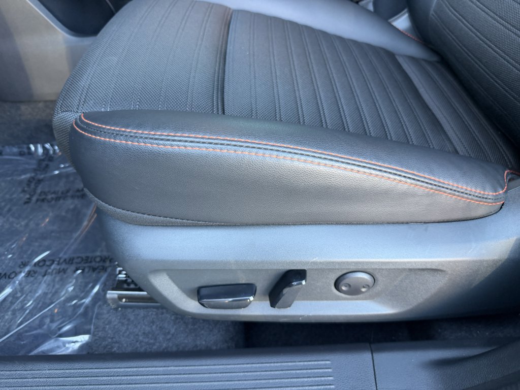 Used 2025 Nissan Rogue SV image 32