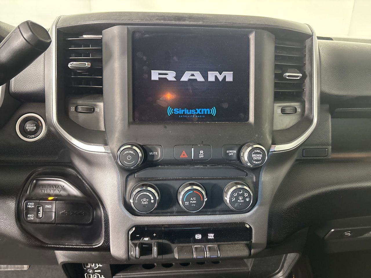 Used 2024 RAM 3500 Big Horn image 16