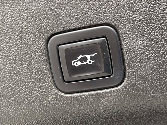 Used 2023 Chevrolet Suburban High Country image 16