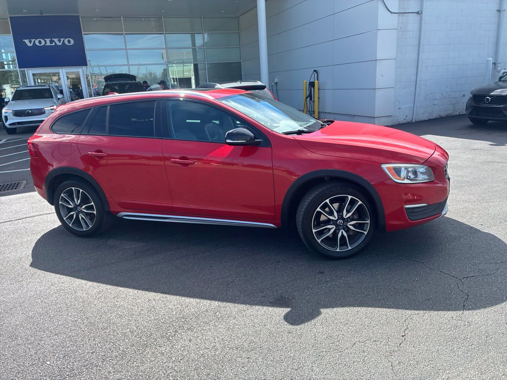 Used 2017 Volvo V60 T5 Cross Country w/ Convenience Package AWD/4WD image 2