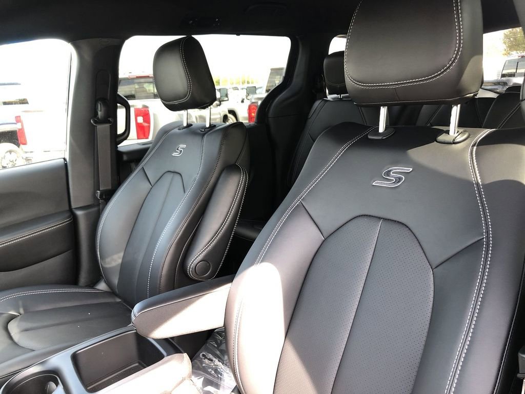 New 2026 Chrysler Pacifica Select FWD image 15