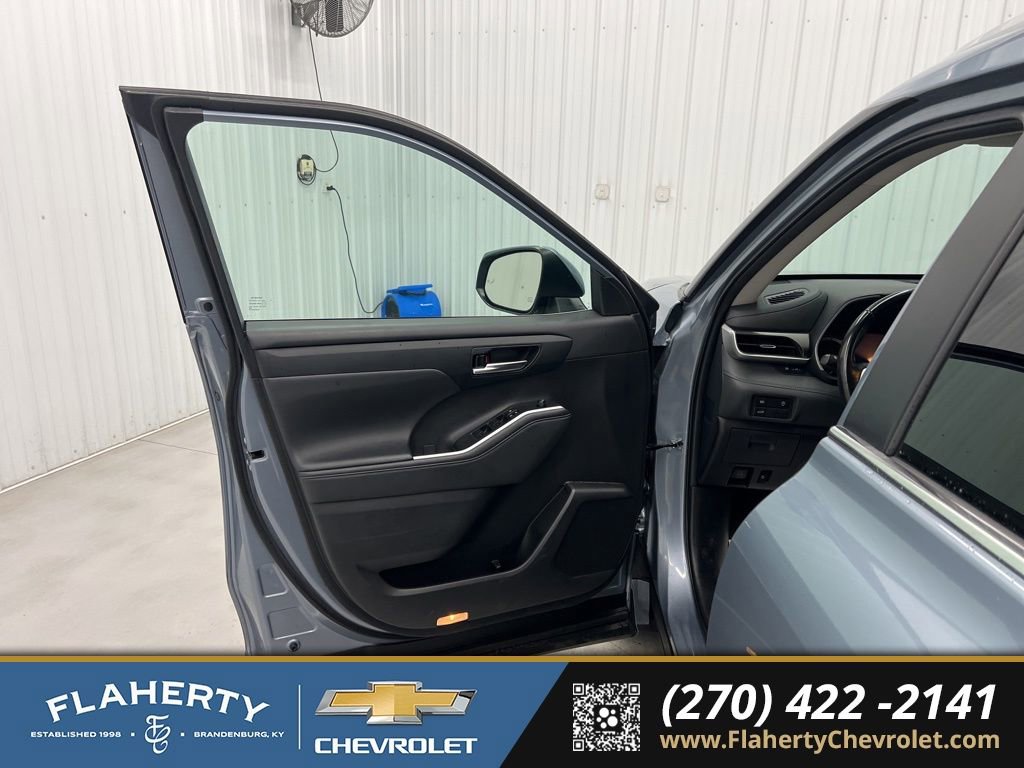 Used 2024 Toyota Highlander XLE image 8