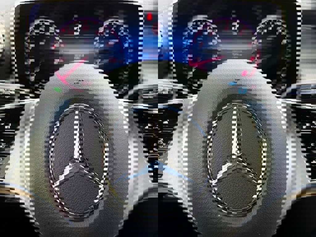 Used 2025 Mercedes-Benz GLC 300 image 30