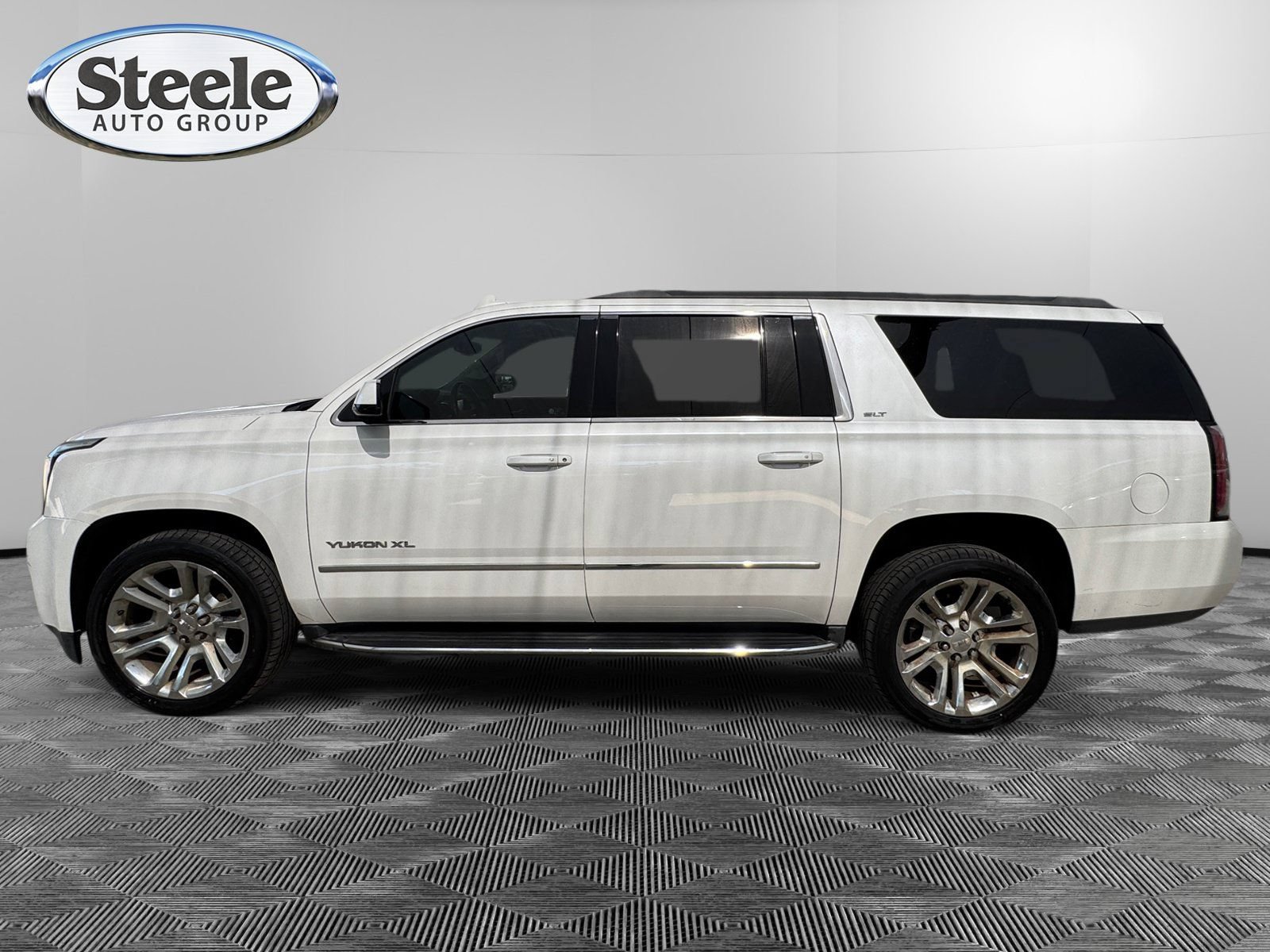 Used 2018 GMC Yukon XL SLT w/ Open Road Package RWD image 2