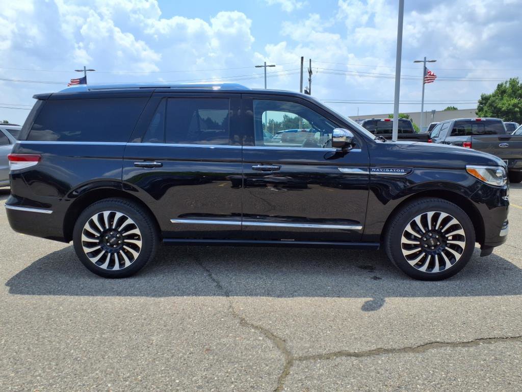 Used 2024 Lincoln Navigator Black Label image 9