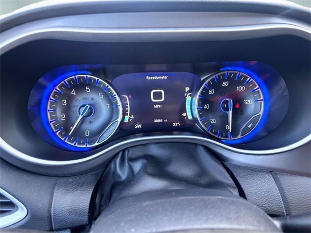 Used 2025 Chrysler Pacifica Select image 15