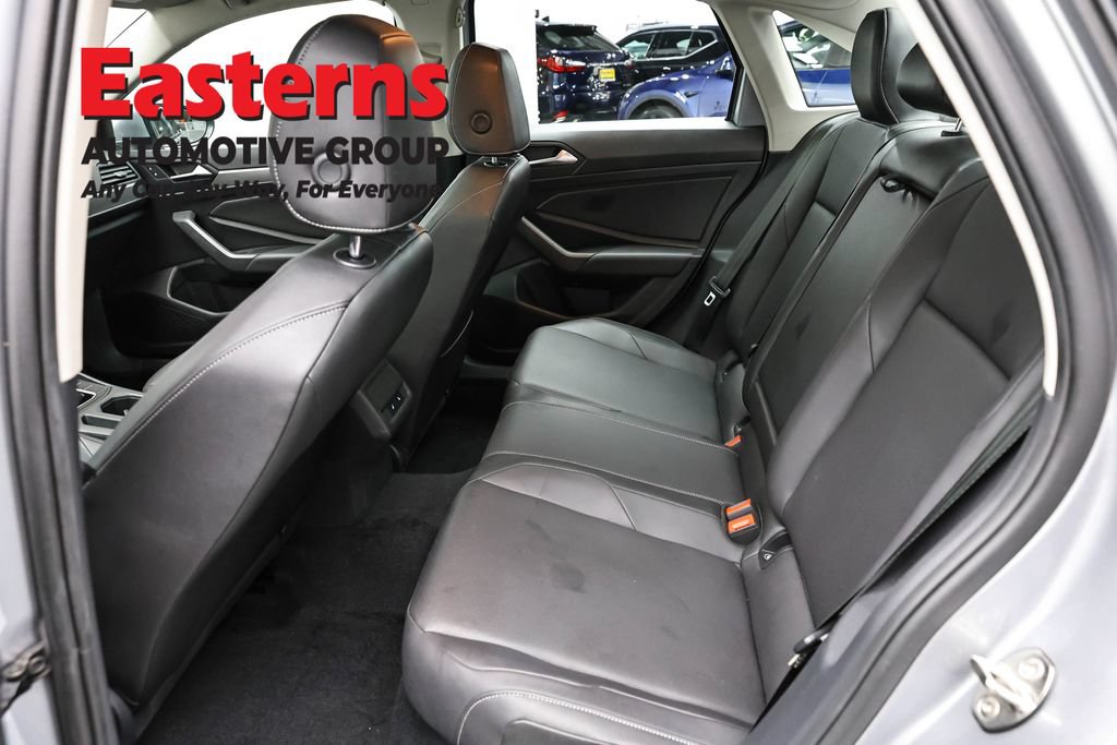 Used 2020 Volkswagen Jetta SE w/ SE Cold Weather Package FWD image 21