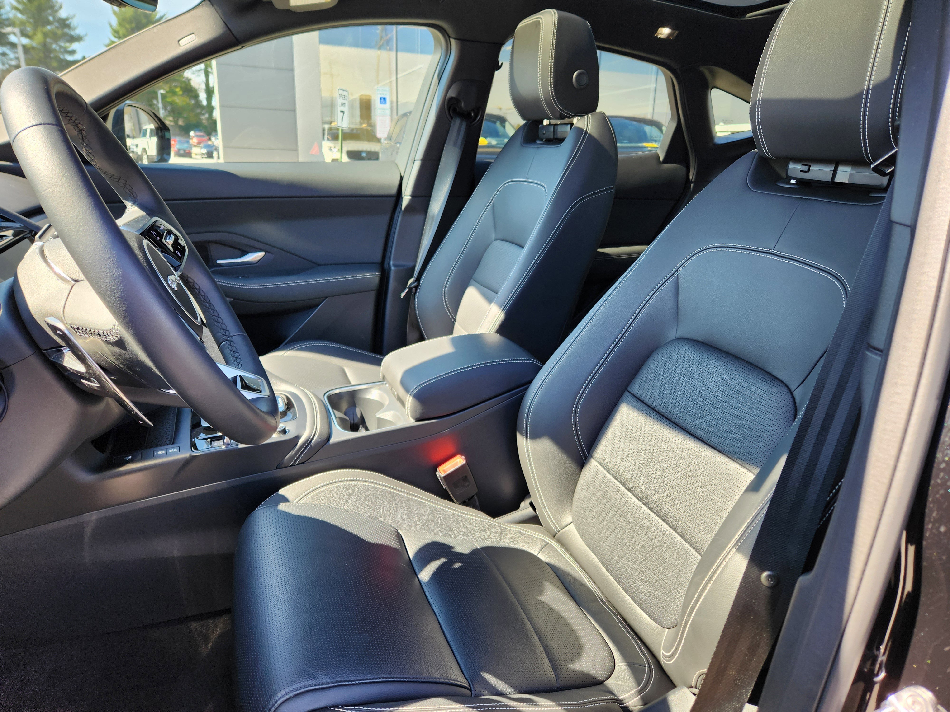 Certified 2024 Jaguar E-PACE R-Dynamic SE image 10