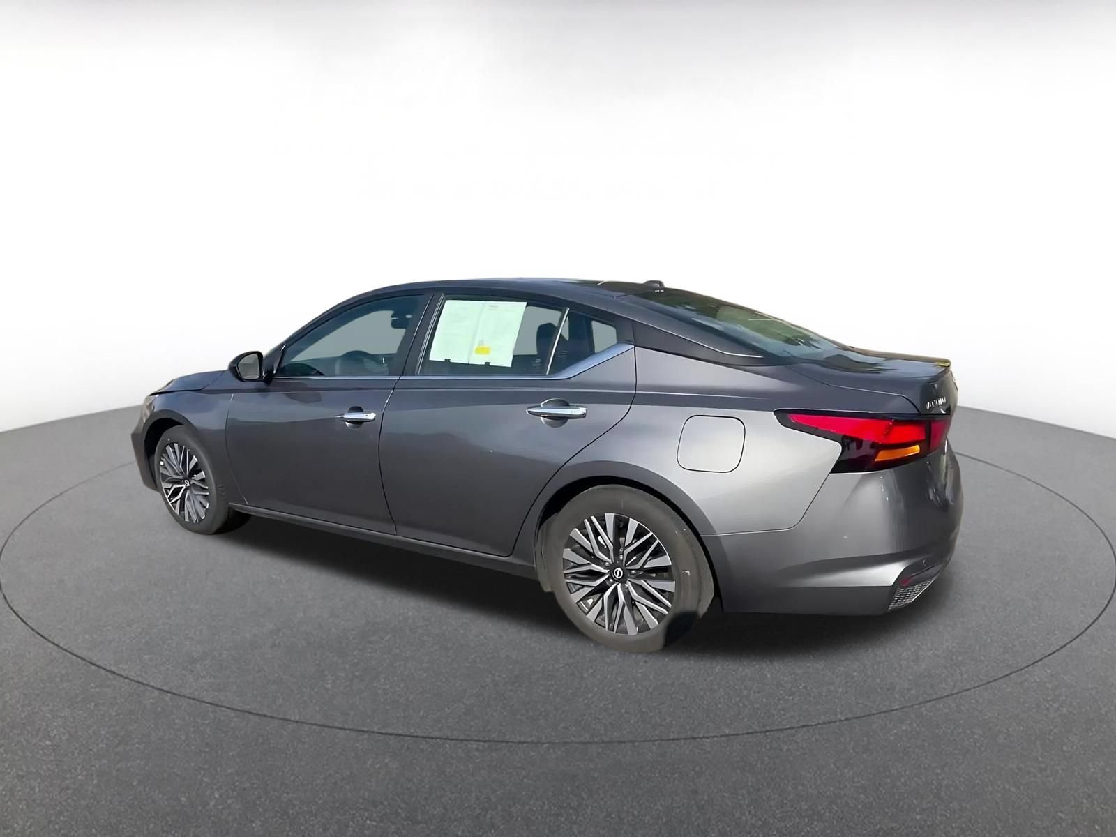 Used 2025 Nissan Altima 2.5 SV FWD image 7