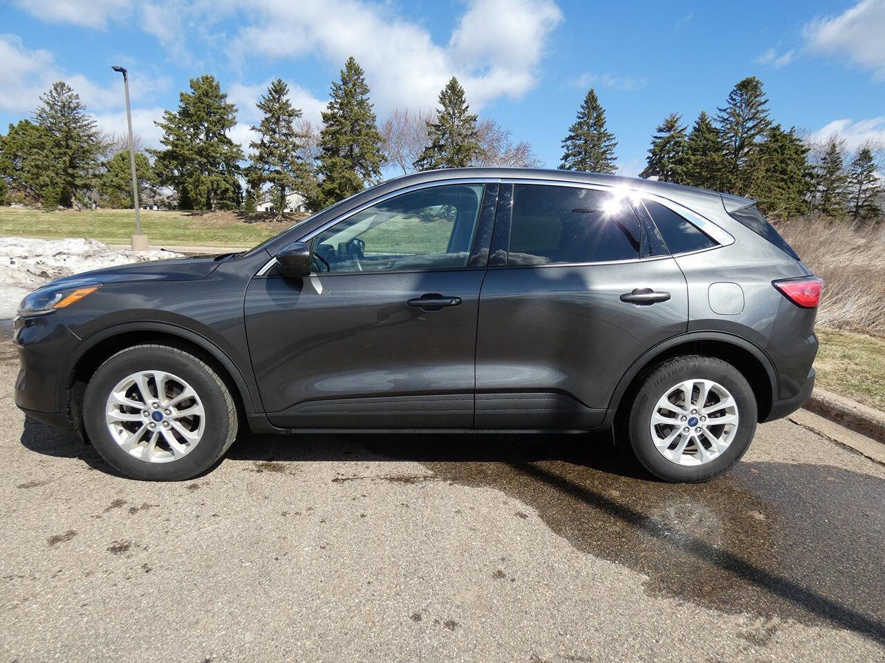Used 2020 Ford Escape SE image 3