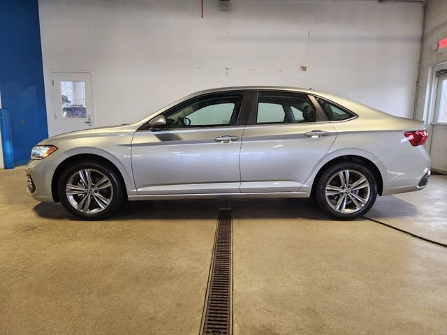 Used 2024 Volkswagen Jetta SE